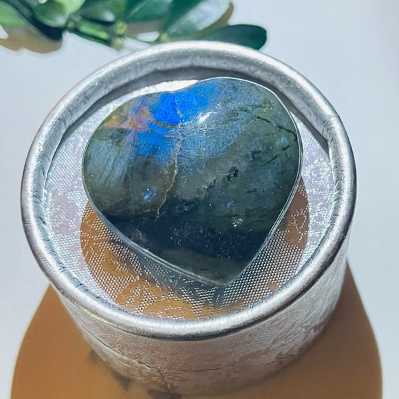 New Handmade Natural Labradorite Flash Blue Green Crystal Heart Carved Stone - Picture 12 of 15